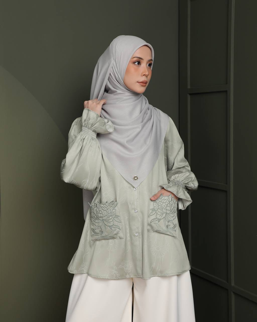 Lilya embroidery Top