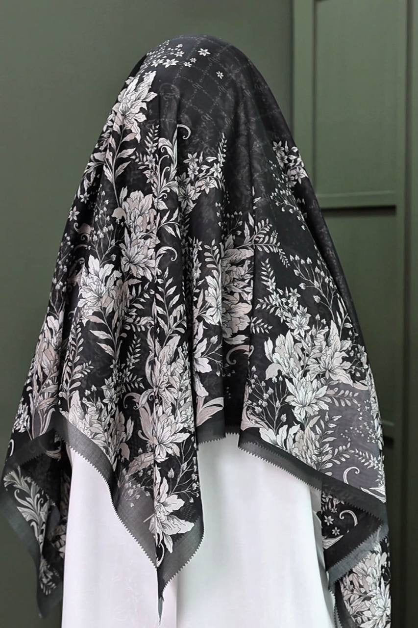 Arunika Square: Black