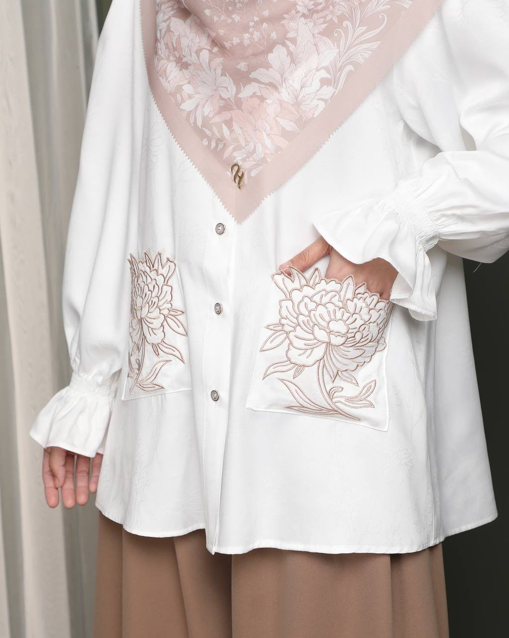 Lilya embroidery Top
