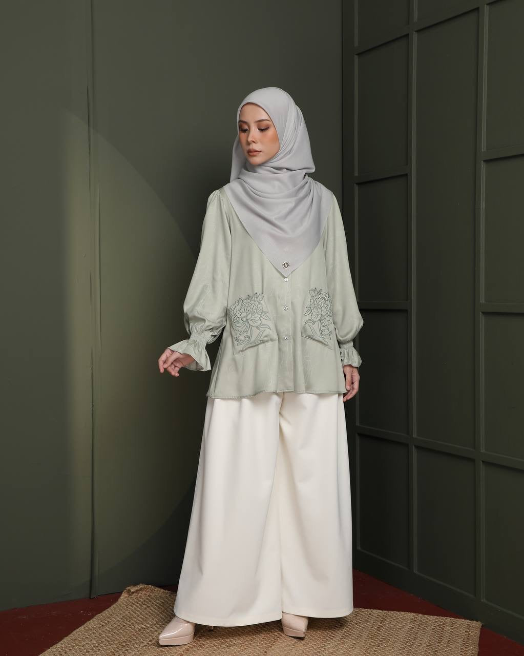 Lilya embroidery Top