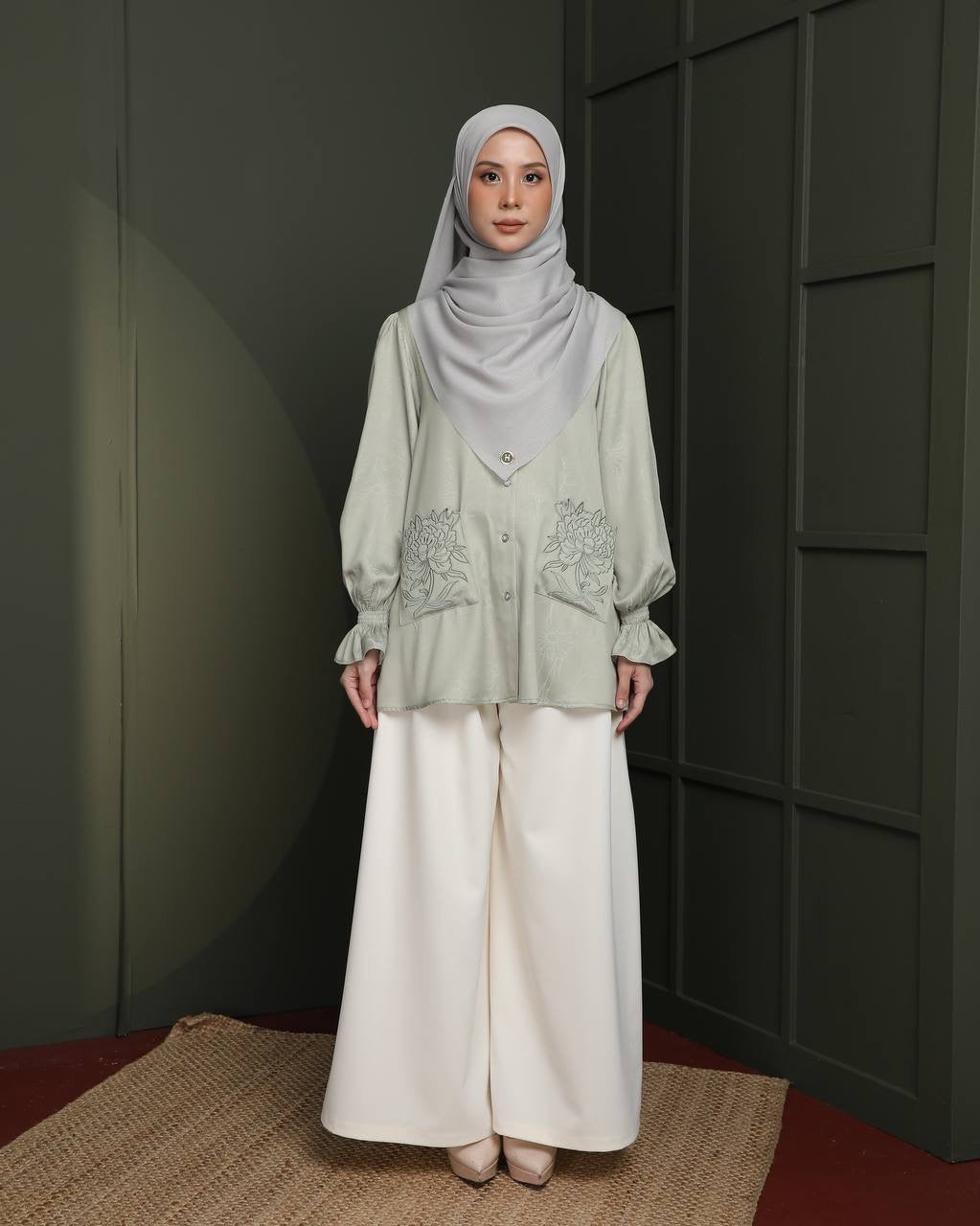 Lilya embroidery Top