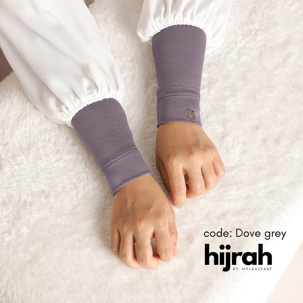 Hijrah Handsocks: Dove Grey (Purple base)