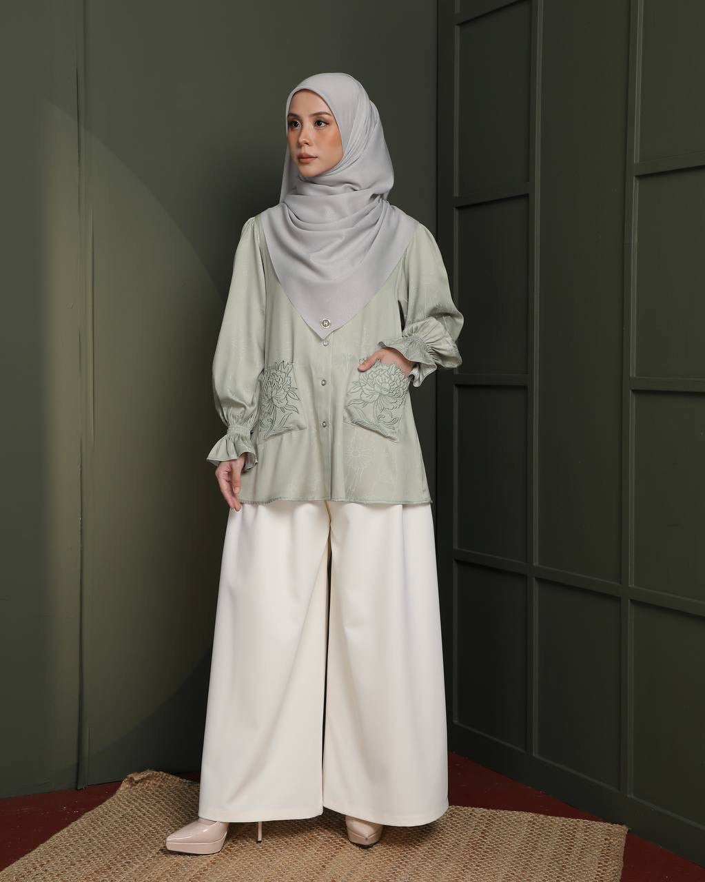 Lilya embroidery Top